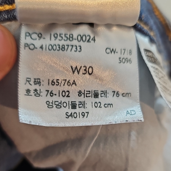 Levi's 711 Blue 31x26 Cropped Ankle Jeans with Tapered Fit - Picture 12 of 13